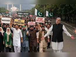 रमजान के महीने में कीमत बढ़ा दी, खुदा का खौफ करें, पेट्रोल पर क्या कह रही पाकिस्तान की पब्लिक ;Video