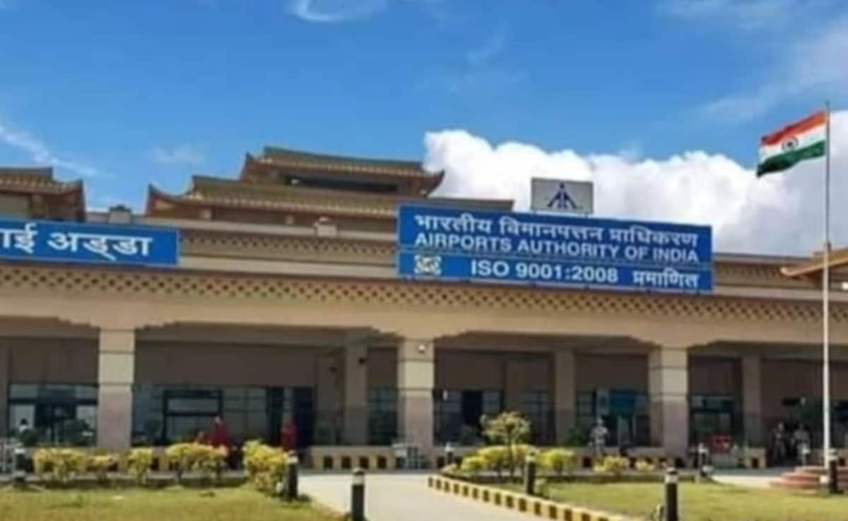 गया एयरपोर्ट पर तीन दिन तक लावारिस पड़े थे दो बैग, खोला तो निकला 10 करोड़ का गांजा, कोई लेने भी नहीं आया