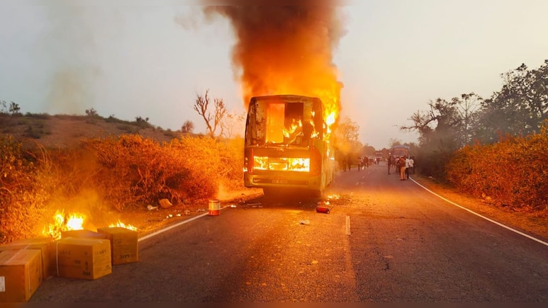 बांसवाड़ा-उदयपुर हाईवे पर स्&zwj;लीपर बस जलकर खाक, यात्रियों ने कूदकर बचाई जान&nbsp;