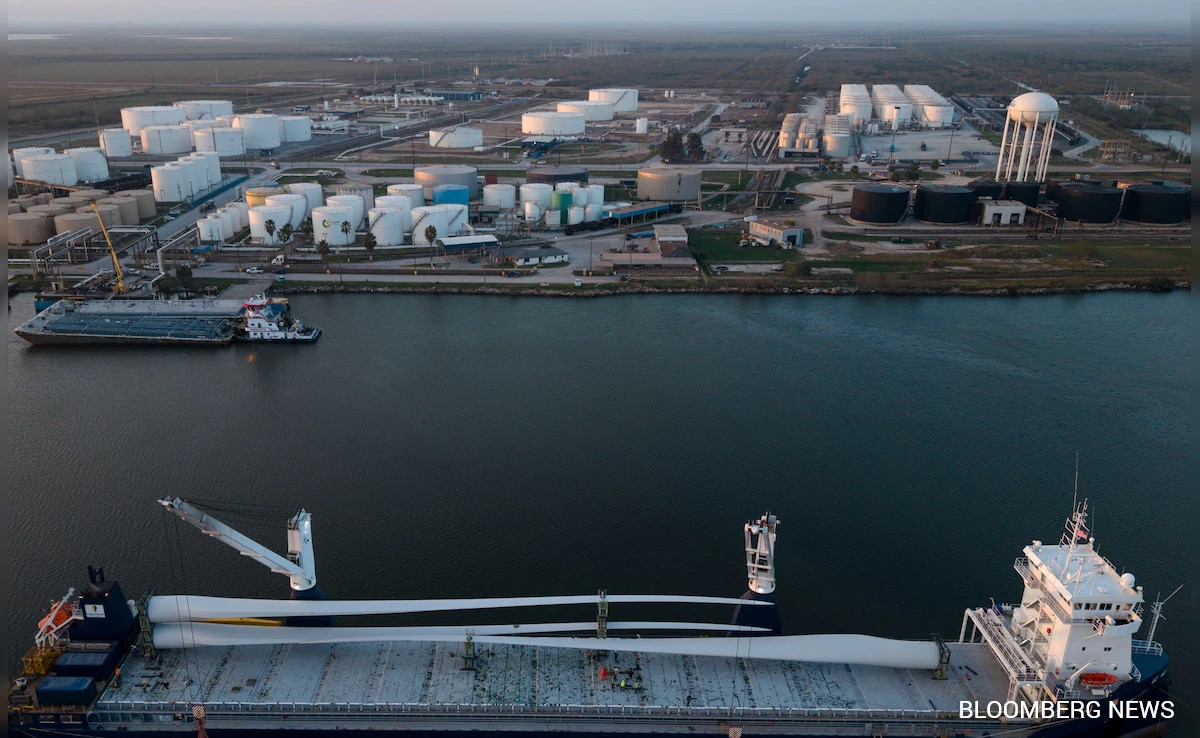 Trump Announces New US Oil Refinery With Investment From Reliance