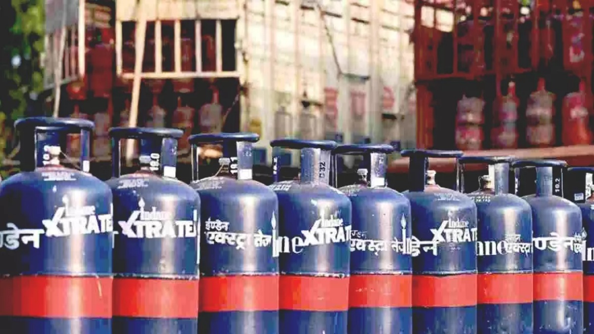 993 रुपये महंगा LPG सिलेंडर, कमर्शियल गैस सिलेंडर के दामों में भारी इजाफा, जानें अपने शहर का रेट