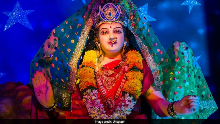 Chaitra Navratri Bhajan List 2026: नवरात्रि में सुनें मां दुर्गा के ये पॉपुलर 10 भजन, यहां देखें पूरी लिस्ट, सफल हो जाएगी पूजा