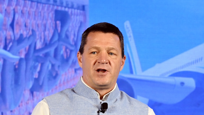 Indigo CEO Resigns : देश की सबसे कामयाब एयरलाइन के CEO को क्यों देना पड़ा इस्तीफा?