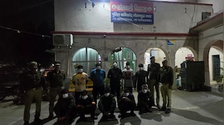 ग्रेटर नोएडा की सोसाइटी में होली पर दे दनादन, गार्ड और स्थानीय लोगों के जमकर मारपीट, वीडियो वायरल