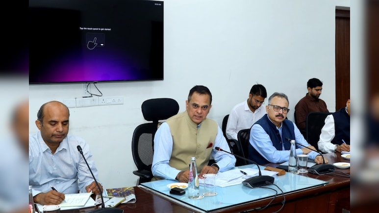 Rajasthan: राजस्थान अलर्ट मोड पर, मुख्य सचिव बोले- एलपीजी-पेट्रोल का पर्याप्त स्टॉक, फेक न्यूज पर लगाम लगाने के निर्देश