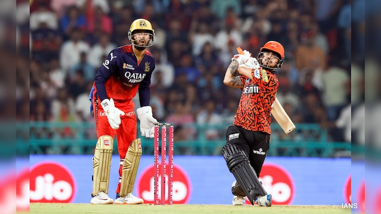 RCB vs SRH: IPL 2026 के पहले मैच में पॉकेटमारों ने बोला धावा, चिन्नास्वामी स्टेडियम से कई लोगों के मोबाइल चोरी