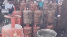 Rajasthan: धौलपुर में &nbsp;कैटरर्स के गोदाम और होटल पर कार्रवाई, छापेमारी में 81 गैस सिलेंडर जब्त