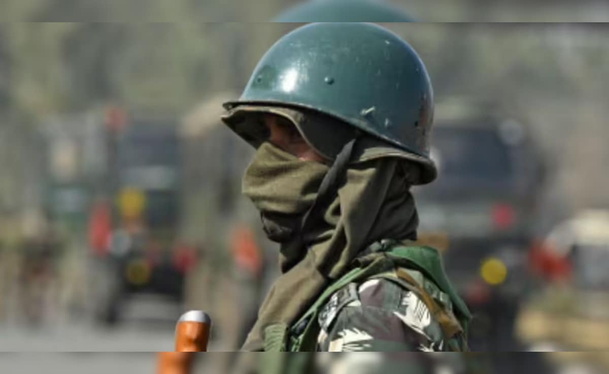 बंगाल चुनाव: टीएमसी दफ्तर में कैरम खेलना CRPF के 3 जवानों को पड़ा महंगा, चुनाव आयोग ने ल‍िया एक्‍शन 