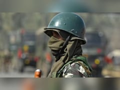 बंगाल चुनाव: टीएमसी दफ्तर में कैरम खेलना CRPF के 3 जवानों को पड़ा महंगा, चुनाव आयोग ने ल‍िया एक्‍शन 