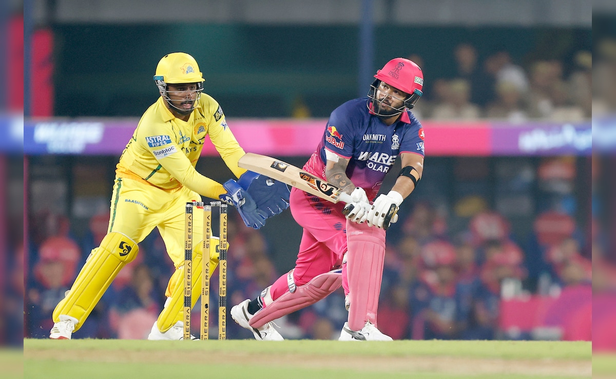 IPL 2026 Playoff Scenario: प्लेऑफ के लिए CSK के पास 42.7% तो सूर्यवंशी की RR के पास 41.8% मौका, कुछ ऐसा बन रहा समीकरण