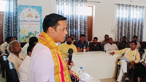 भीलवाड़ा: जनसुनवाई में भड़के विधायक, बोले- 'काम नहीं करना है तो बोरिया बिस्तर बांध लो'