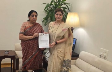 महाराष्ट्र महिला आयोग की अध्यक्ष रूपाली चाकणकर ने दिया इस्तीफा, बाबा अशोक खरात से संबंध के हैं आरोप