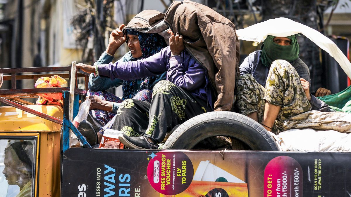 दिल्&zwj;ली में आज गर्मी ने तोड़ा रिकॉर्ड, जल्&zwj;द फिर पलटी मारेगा मौसम, जानें कब होगी बारिश