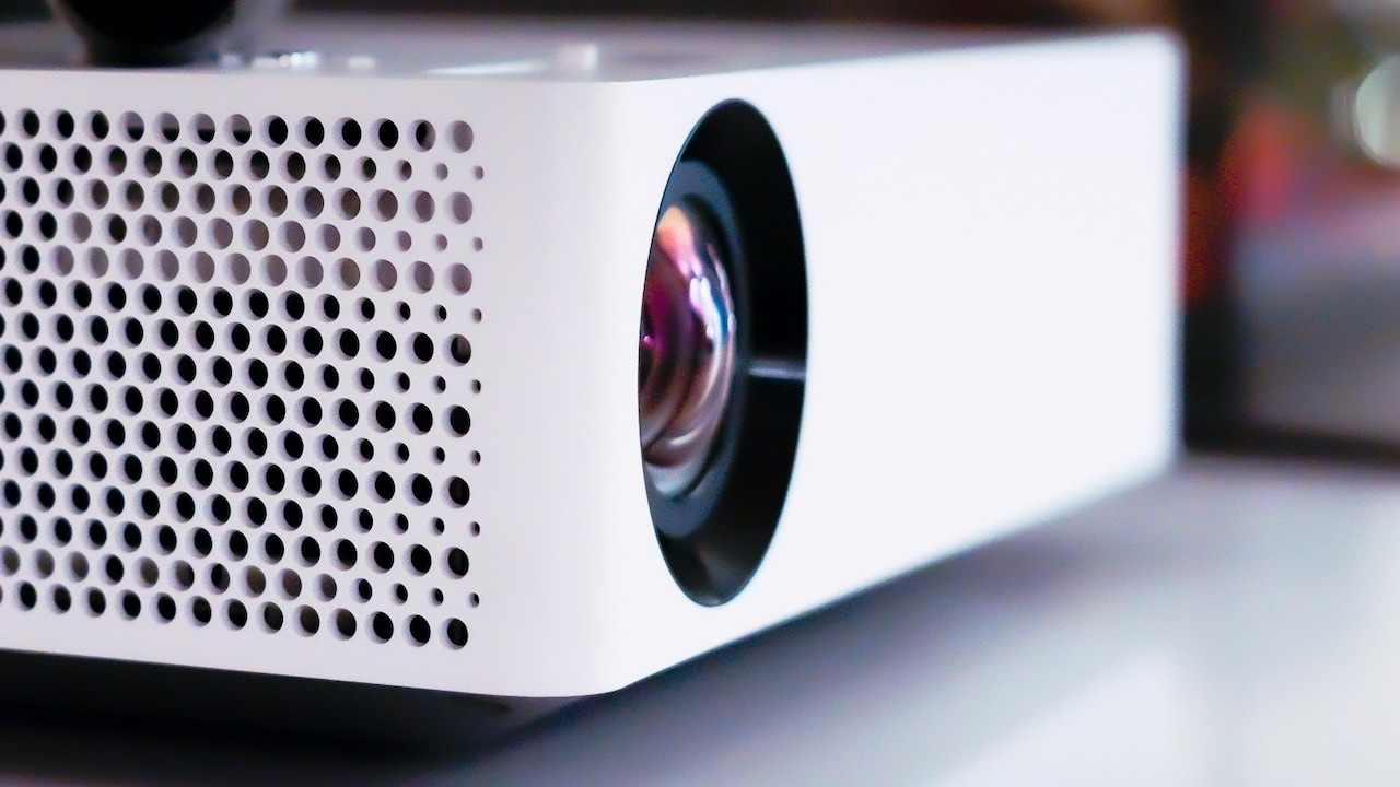 Mini Projectors Under ₹10,000: Are They Worth It Or Just Overhyped Toys?