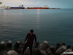 भारत के लिए गुड न्यूज, तेल से भरे 2 जहाज होर्मुज क्रॉस कर चुके, निगरानी कर रही इंडियन नेवी : सूत्र