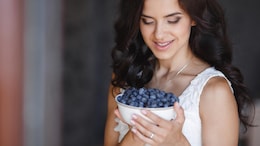 Eating Berries, Apples And Citrus Fruits Can Lift Up Women's Mood, Says New Study