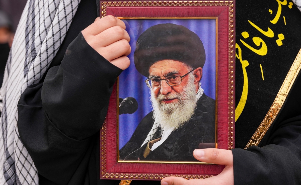 इस युद्ध में अमेरिका और इजरायल के हमले में ईरान के सर्वोच्च नेता अयातुल्लाह अली खामेनेई शहीद हो गए थे. 