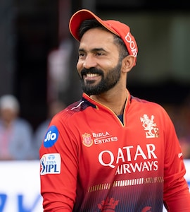 "Shame": RCB Star Trolls Dinesh Karthik For Social Media Post, Coach Then Makes Amends