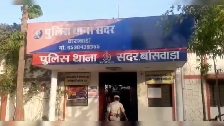 Banswara News: पत्नी और बेटे ने मिलकर कर दी पति की हत्या, रुमाल से गला घोंट नाले में फेंकी लाश; 4 गिरफ्तार