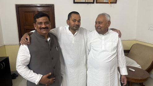 Nishant Kumar JDU Entry : बेटे के JDU ज्वाइन करते ही नीतीश कुमार का अगला प्लान, 10 मार्च से शुरू करेंगे समृद्धि यात्रा
