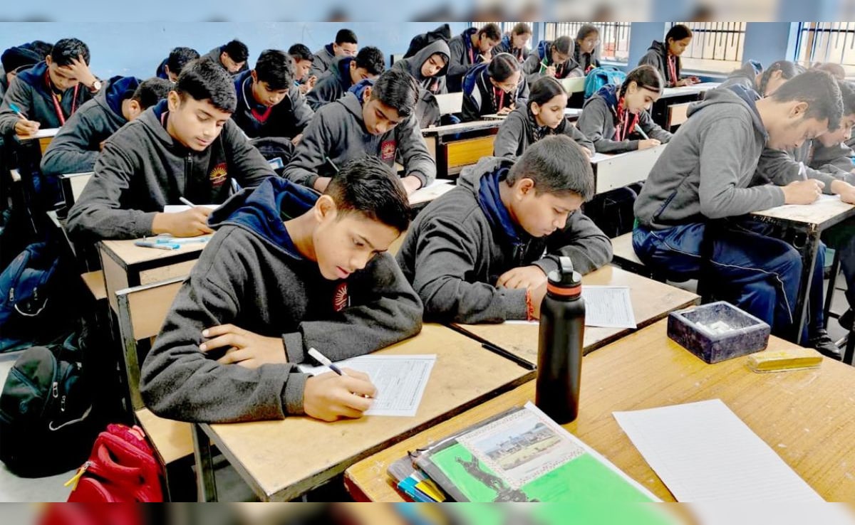 फिल्मों में स्कूल यूनिफॉर्म और लोगो के गलत इस्तेमाल पर केंद्रीय विद्यालय सख्त, जारी हुआ नोटिस