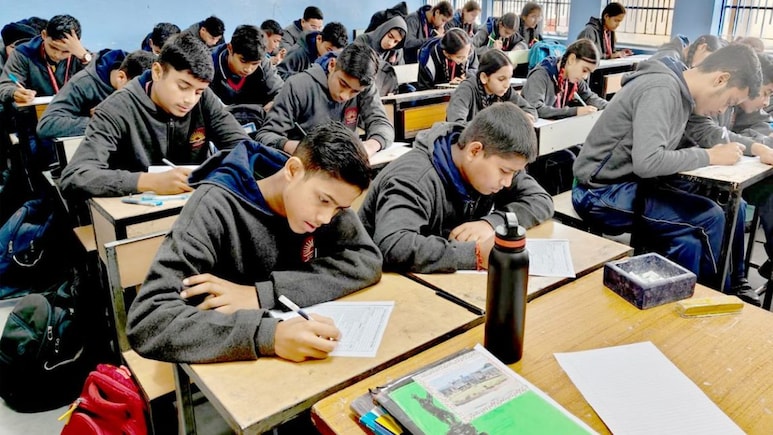 फिल्मों में स्कूल यूनिफॉर्म और लोगो के गलत इस्तेमाल पर केंद्रीय विद्यालय सख्त, जारी हुआ नोटिस