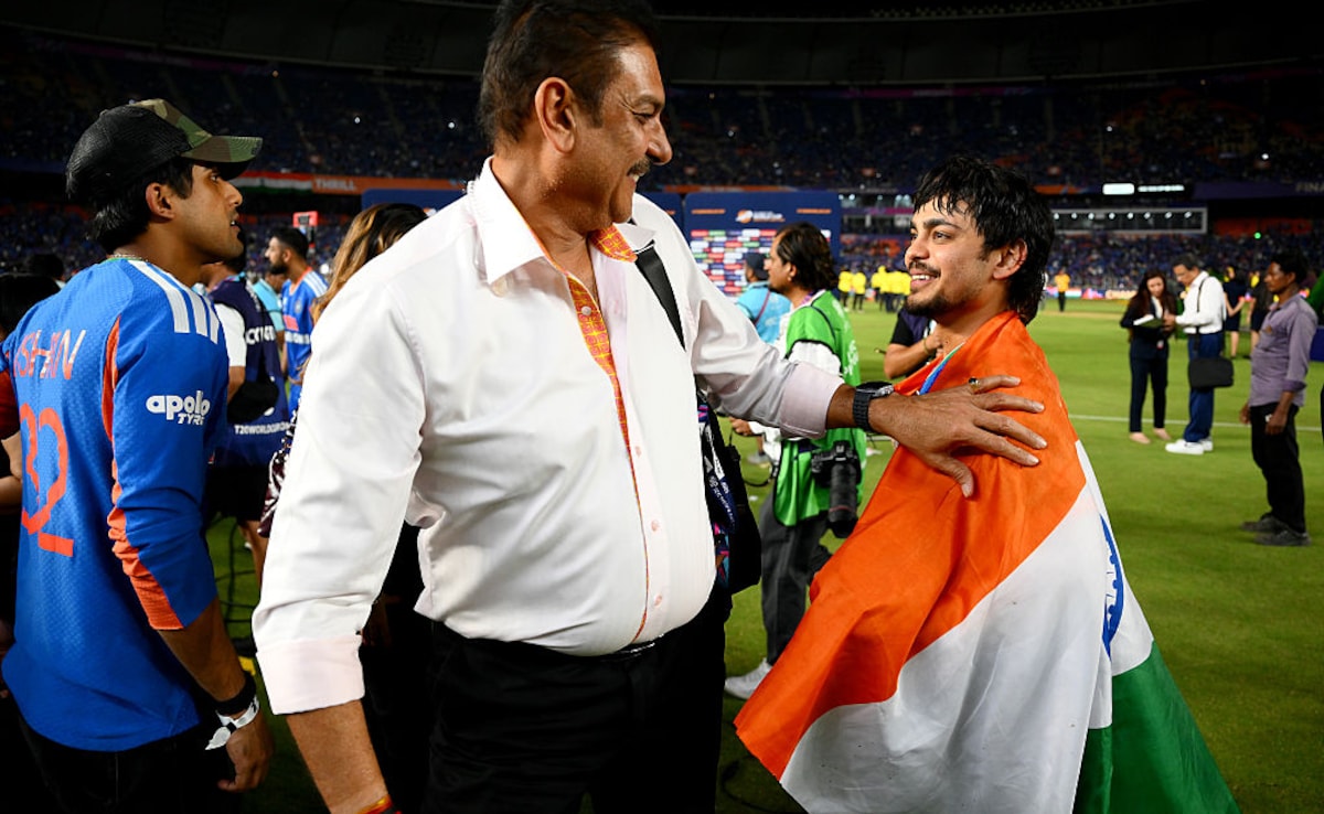 After "MS Dhoni Finishes Off In Style", Ravi Shastris Epic Fail In T20 World Cup Final Commentary