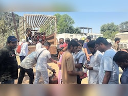 While Bhopal Waits In Line, The LPG Black Market Cashes In