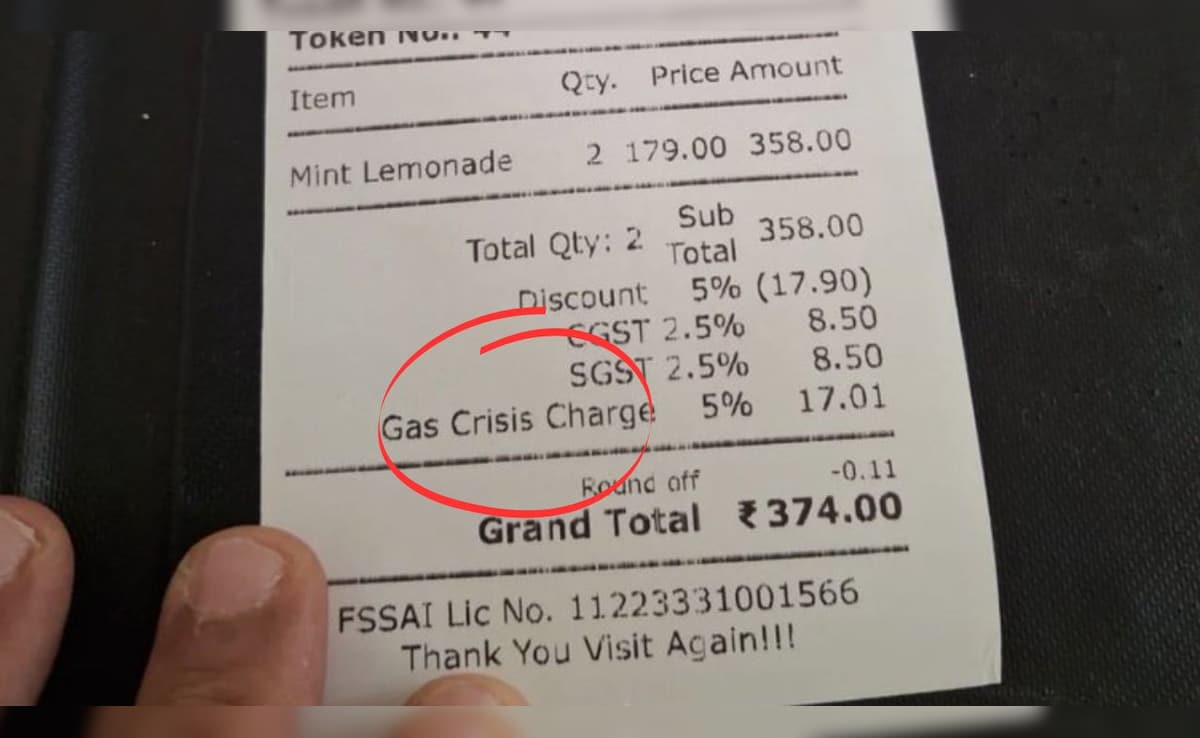 नींबू पानी ऑर्डर करने पर रेस्टोरेंट ने लगा दिया 'Gas Crisis Charge', इंटरनेट पर वायरल हुआ बिल, लोग बोले- उबाल के दिया होगा..