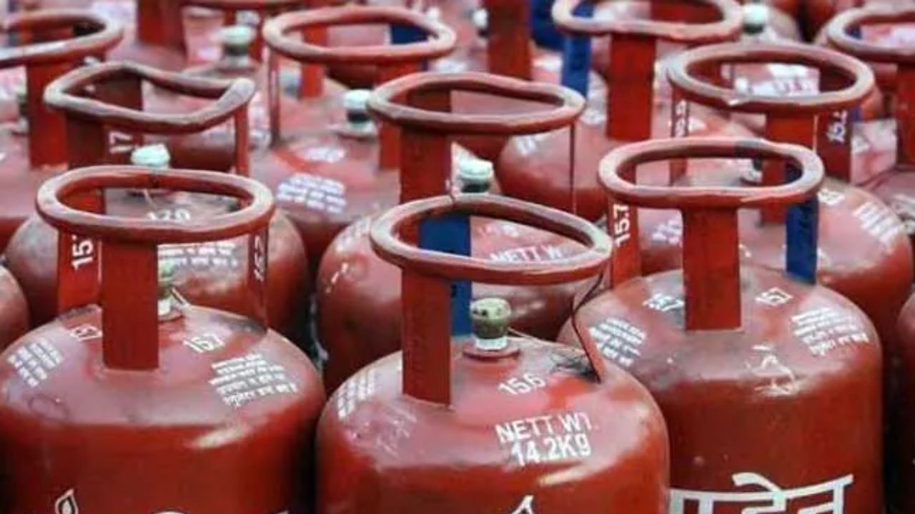 घर में दो LPG कनेक्शन हैं तो हो जाएं सावधान, आप पर हो सकती है सख्त कार्रवाई, यहां जान लें जरूरी नियम