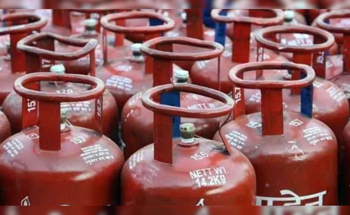 घर में दो LPG कनेक्शन हैं तो हो जाएं सावधान, आप पर हो सकती है सख्त कार्रवाई, यहां जान लें जरूरी नियम