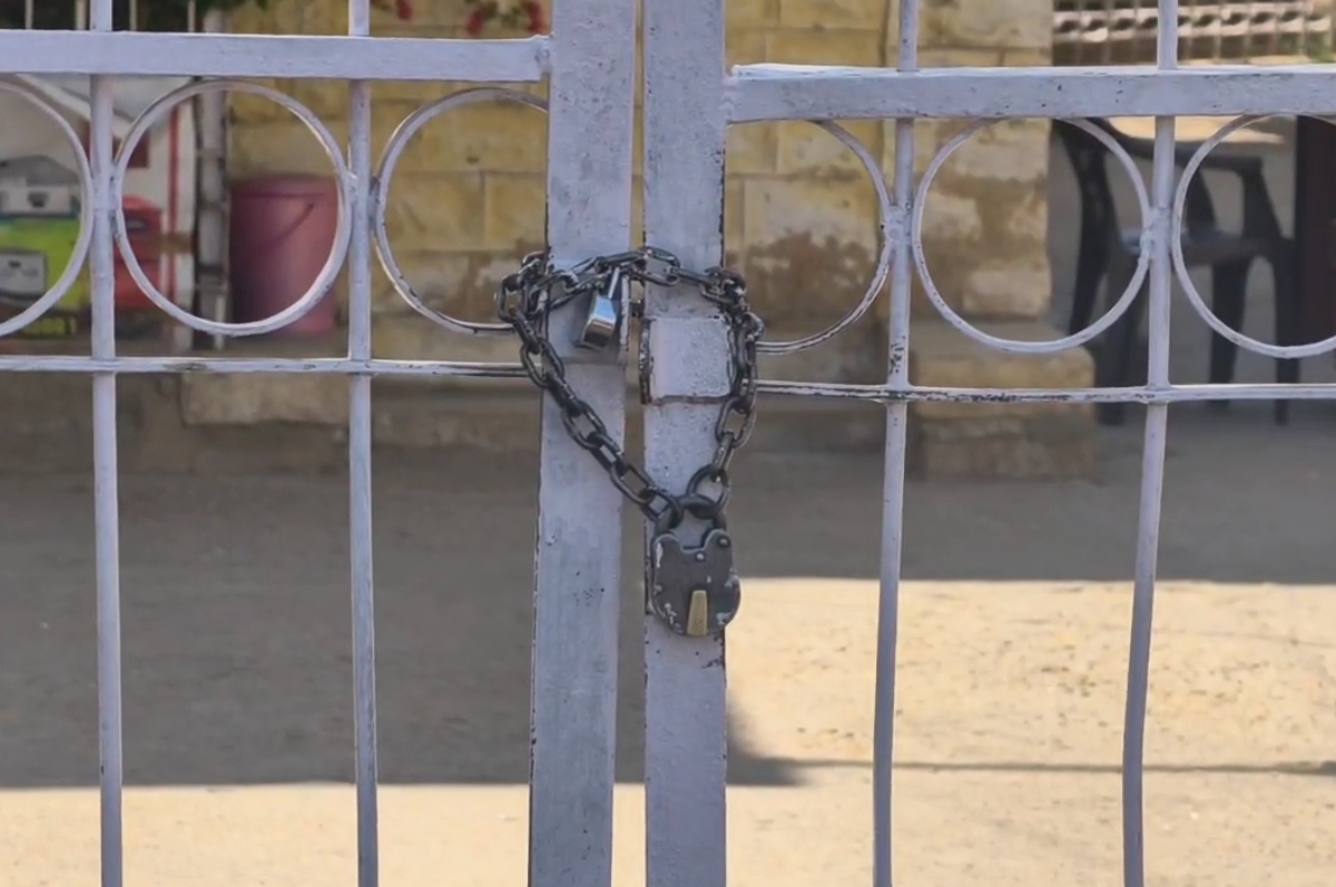 बम की धमकियों के बाद सरकारी दफ्तर के बाहर लटका ताला, अजमेर, सीकर, जोधपुर समेत कई शहरों में अलर्ट