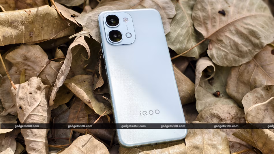 7200mAh ബാറ്ററിയുമായി iQOO Z11x 5G വിപണിയിൽ; വില 18,999 രൂപ മുതൽ