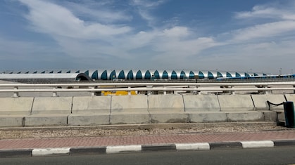 दुबई एयरपोर्ट के पास ईरानी ड्रोन हमले से भीषण आग, सभी उड़ानें रद्द