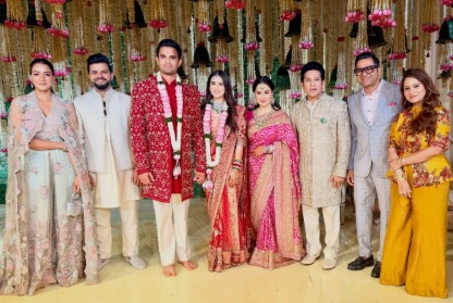 जब बेटे अर्जुन तेंदुलकर ने सानिया चंडोक को पहनाई माला, पिता सचिन तेंदुलकर का ऐसा था रिएक्शन, वीडियो वायरल