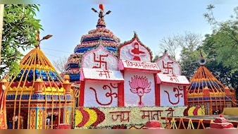 नवरात्रि में सजा माता छिन्नमस्तिका का दरबार, श्रद्धालुओं का अंबार देखने पहुंचा माता का भव्य श्रृंगार