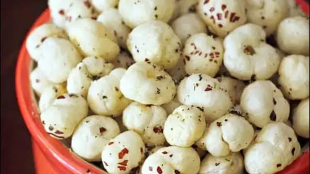 Makhana can be consumed daily to burn fats in a safe manner