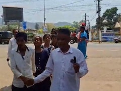 Odisha: 'खाना दो'... तीन दिन से खाली पेट तड़प रहे दृष्टिहीन और मूक-बधिर छात्र सड़क पर उतरे, कहा- हम बहुत भूखे हैं