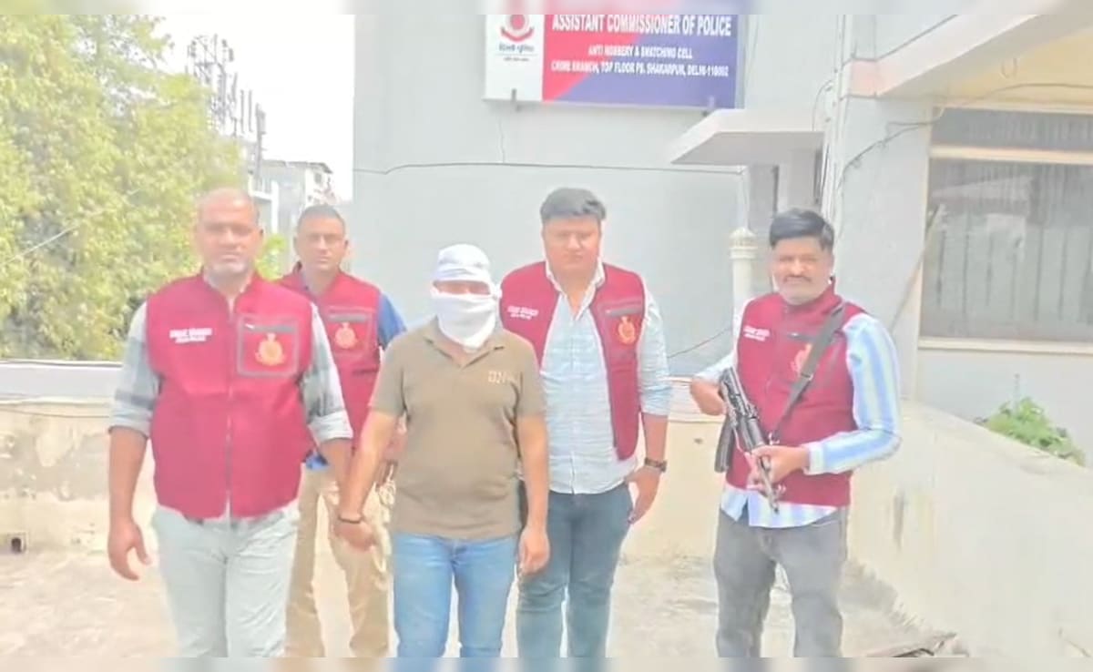 हंसराज कॉलेज से पढ़ाई और फिर पायरेसी का काला धंधा, दिल्ली पुलिस ने NCERT की नकली किताबें बेचने वाले को दबोचा