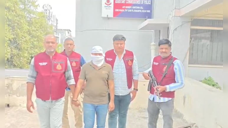 हंसराज कॉलेज से पढ़ाई और फिर पायरेसी&nbsp;का काला धंधा, दिल्ली पुलिस ने NCERT की नकली किताबें बेचने वाले को दबोचा