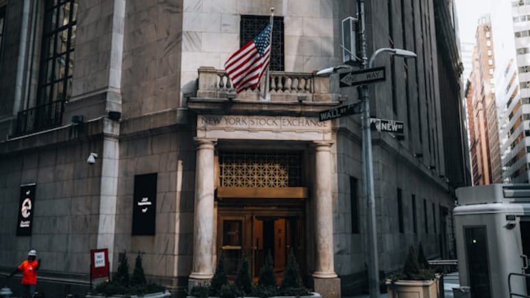 US Stock Market Today: S&P 500, Nasdaq Tick Higher; Oracle Shares Zoom Over 13% Post Q3 Results