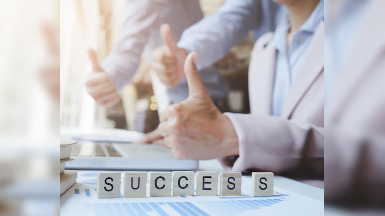 IIT में फेल हुआ बेटा, आज अमेरिका में अपने घर का मालिक बनकर लौटा, जानिए वीराज गड्डा की सक्सेस स्टोरी