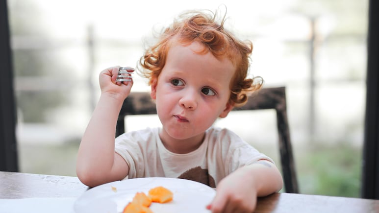 बच्चों में आयरन और कैल्शियम की कमी को न करें नजरअंदाज, ये संकेत दिखते ही हो जाएं सतर्क