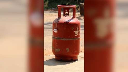 LPG संकट: कई शहरों में रोटी-डोसा मेन्यू से गायब, चाय की जगह नींबू पानी; रसोई तक कैसे पहुंचा पश्चिम एशिया का असर