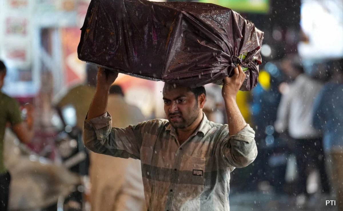 Clouds Hover Over Delhi-NCR, Rain, Winds Expected Till Friday