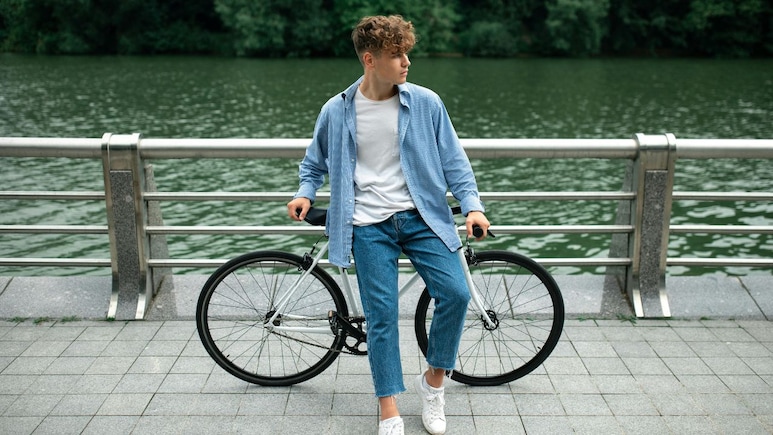 Sale से आधे से भी कम कीमत में खरीदें टॉप ब्रांड्स की Men's Denim Jeans, कीमत और स्टाइल देख नहीं होगा यकीन