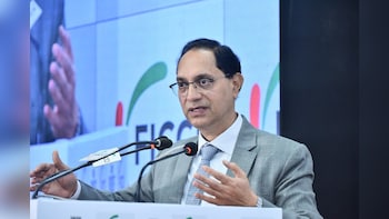 'Don't Link FPI Outflows To Regulation': SEBI Chief Flags Structural Constraints