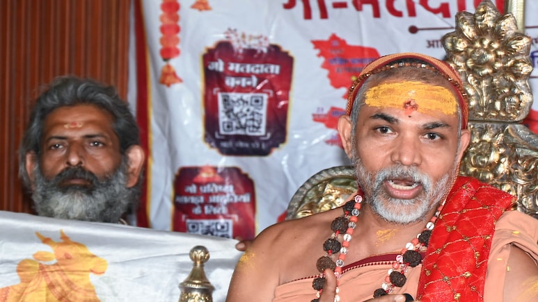 अपनी सभा में कम भीड़ पर शंकराचार्य अविमुक्तेश्वरानंद की शराब और दूध दुकान वाली दलील