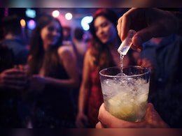 क्&zwj;या मेरे ड्रिंक में कुछ म&zwj;िला हुआ है? होली सेलेब्रेशन में जरा संभलकर, कैसे समझें ड्रिंक में कुछ म&zwj;िलाया गया है