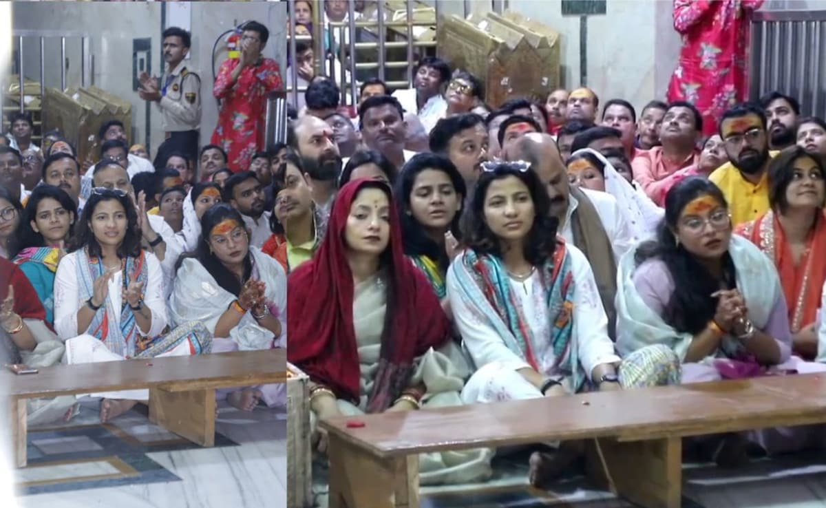 महिला क्रिकेटर स्नेह राणा ने बाबा महाकाल का लिया आशीर्वाद, भस्म आरती में हुई शामिल, नंदी हॉल में बैठकर की भगवान की आराधना